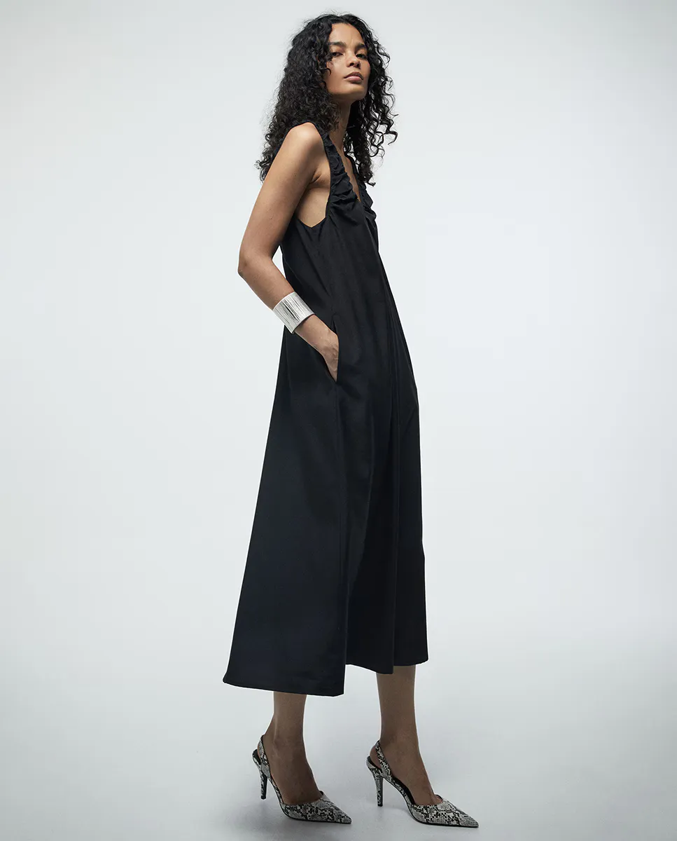 Платье с рюшами на вырезе Sfera, черный
Платье с рюшами на вырезе Sfera, черный