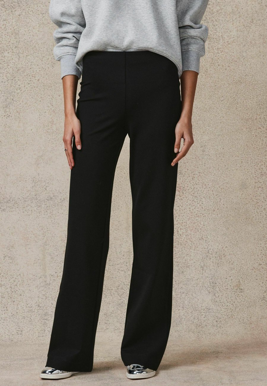 Брюки Next SMOOTHING PONTE WIDE PETITE , Black
Брюки Next SMOOTHING PONTE WIDE PETITE , Black