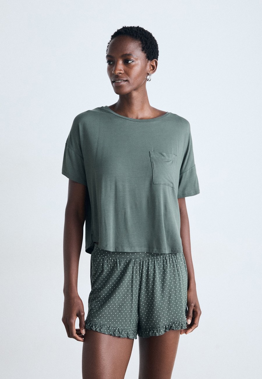 Пижамный комплект Hunkemöller SHORT LOOSE FIT SET, Green/Light Green
Пижамный комплект Hunkemöller SHORT LOOSE FIT SET, Green/Light Green