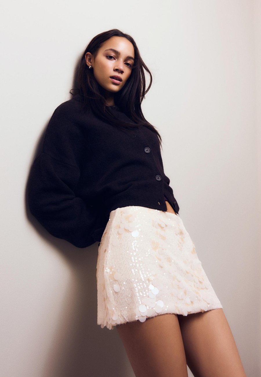 Юбка Bershka SEQUINNED , White
Юбка Bershka SEQUINNED , White
