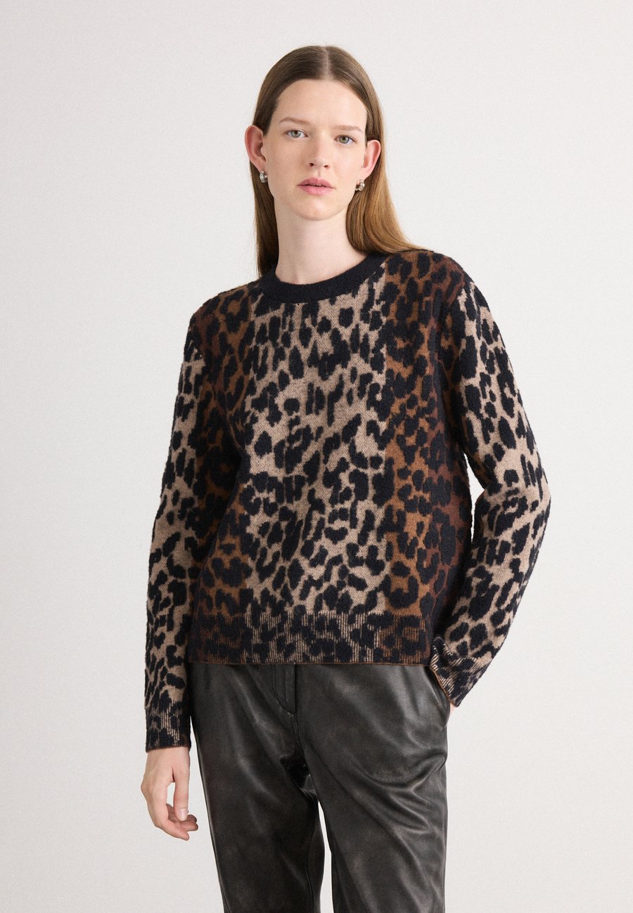Джемпер DKNY LONG SLEEVE CREW NECK LEOPARD SWEATER, Burnt Sugar Combo/Dark Brown
Джемпер DKNY LONG SLEEVE CREW NECK LEOPARD SWEATER, Burnt Sugar Combo/Dark Brown