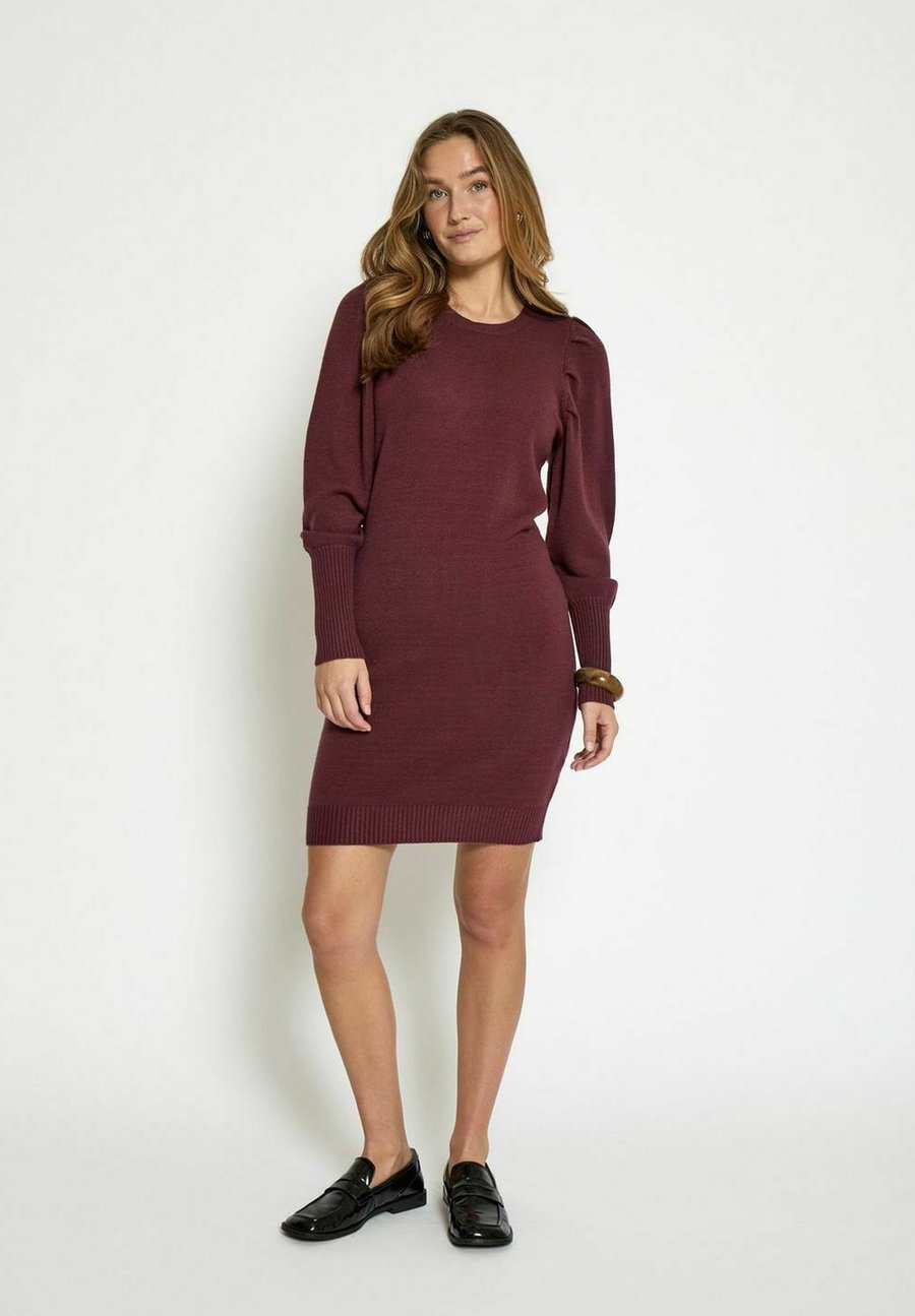 Платье PEPPERCORN ANISSA, Tawny Port/Dark Red
Платье PEPPERCORN ANISSA, Tawny Port/Dark Red
