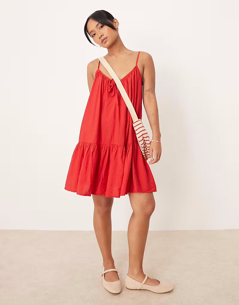 JDY Petite мини-платье с заниженным подолом красного цвета
JDY Petite мини-платье с заниженным подолом красного цвета