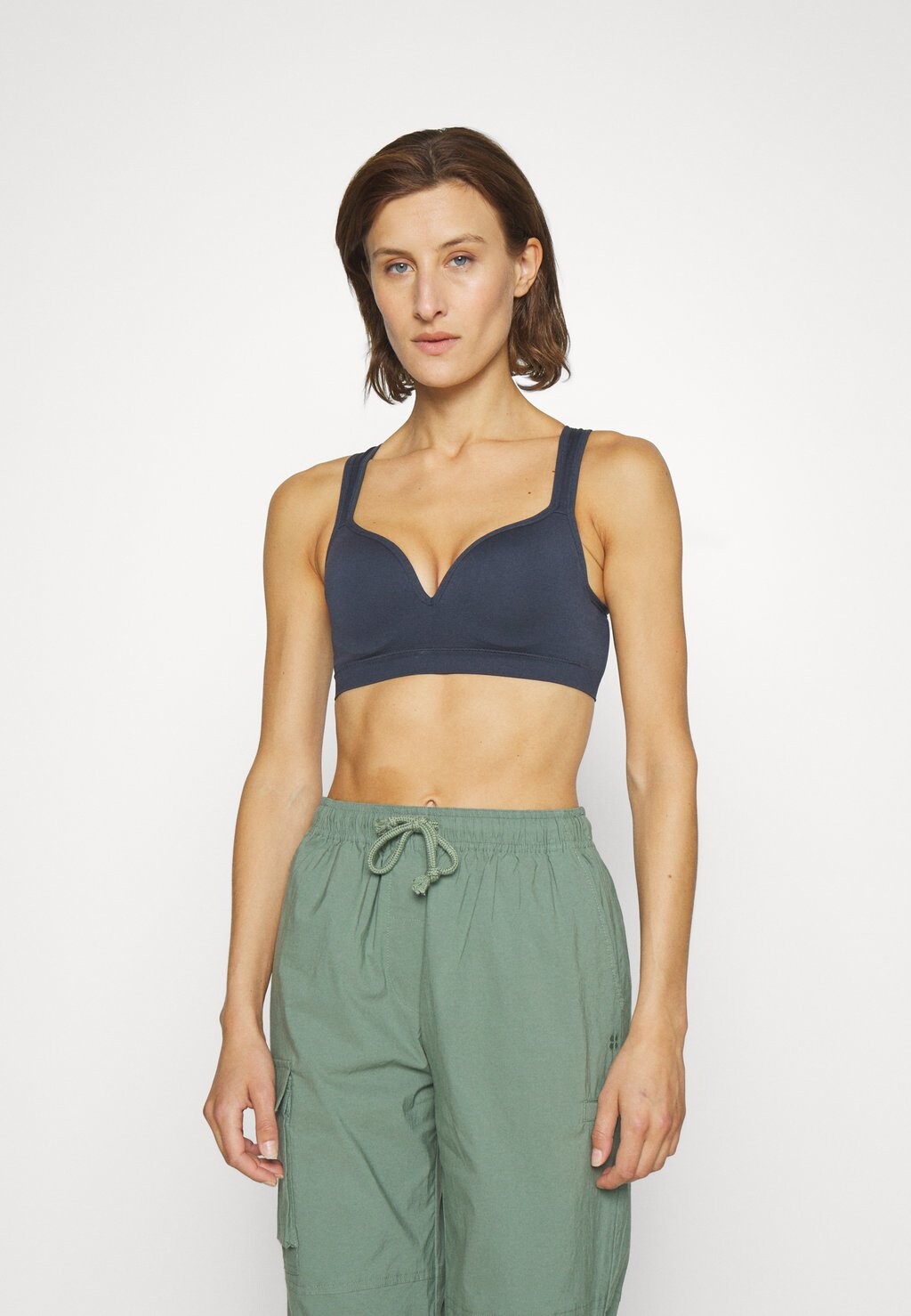 Спортивный бюстгальтер со средней поддержкой ONLY Play, темно-синий
Спортивный бюстгальтер со средней поддержкой ONLY Play, темно-синий