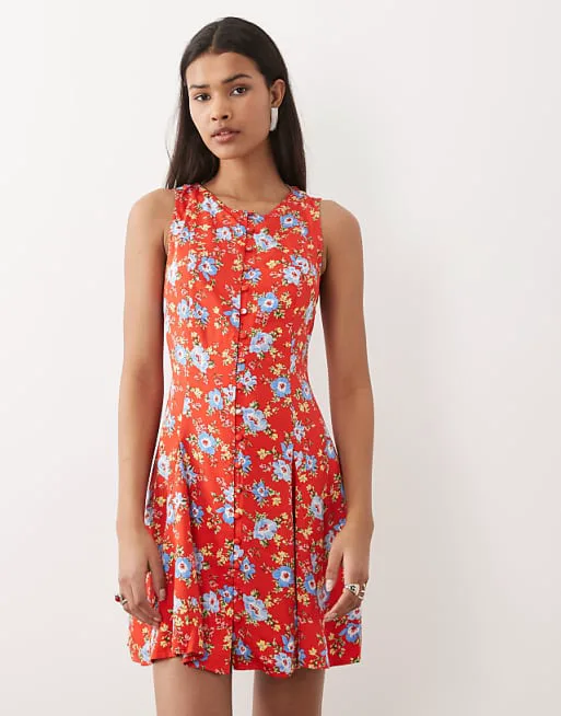 Красное мини-платье с плиссированной юбкой Nothing's Child Georgie
Красное мини-платье с плиссированной юбкой Nothing's Child Georgie