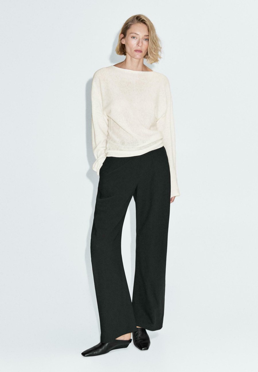 Джемпер Massimo Dutti BOAT NECK WITH RAGLAN SLEEVE, Beige
Джемпер Massimo Dutti BOAT NECK WITH RAGLAN SLEEVE, Beige