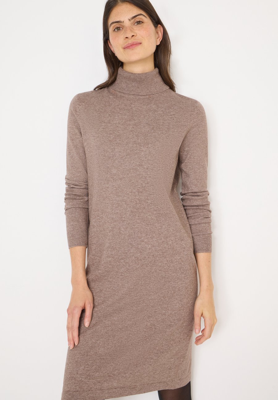 Платье Cecil KUSCHELIGES ROLLKRAGEN , Braun/Brown
Платье Cecil KUSCHELIGES ROLLKRAGEN , Braun/Brown