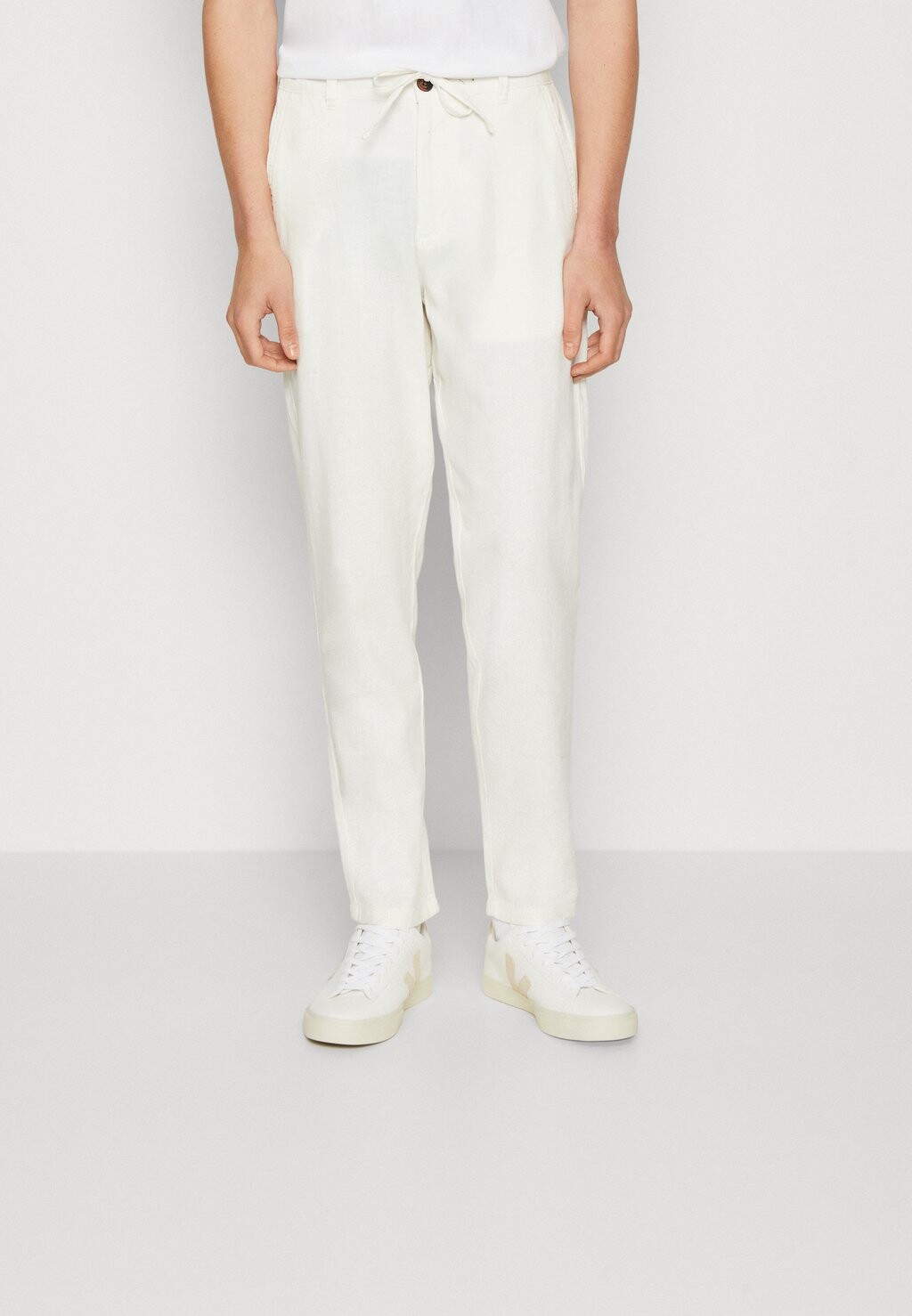 Чино Slh172-Slimtape Brody Noos Selected, цвет cloud dancer
Чино Slh172-Slimtape Brody Noos Selected, цвет cloud dancer