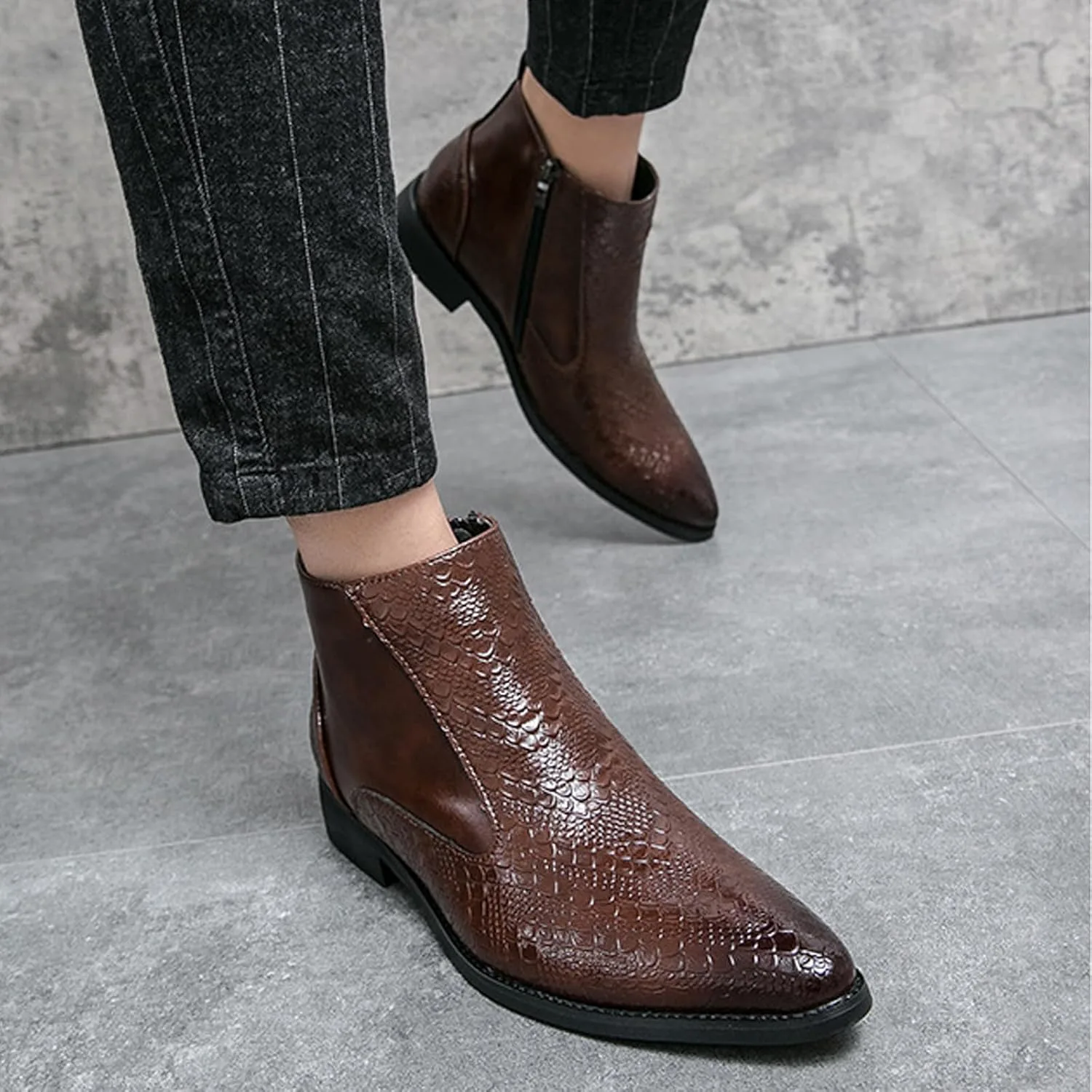 Мужские кожаные ботинки Челси на щиколотку, модная боковая молния, удобные, легкие, с нескользящей подошвой, деловые, праздничные, офисные, повседневные Nileeke, коричневый
Мужские кожаные ботинки Челси на щиколотку, модная боковая молния, удобные, легкие, с нескользящей подошвой, деловые, праздничные, офисные, повседневные Nileeke, коричневый