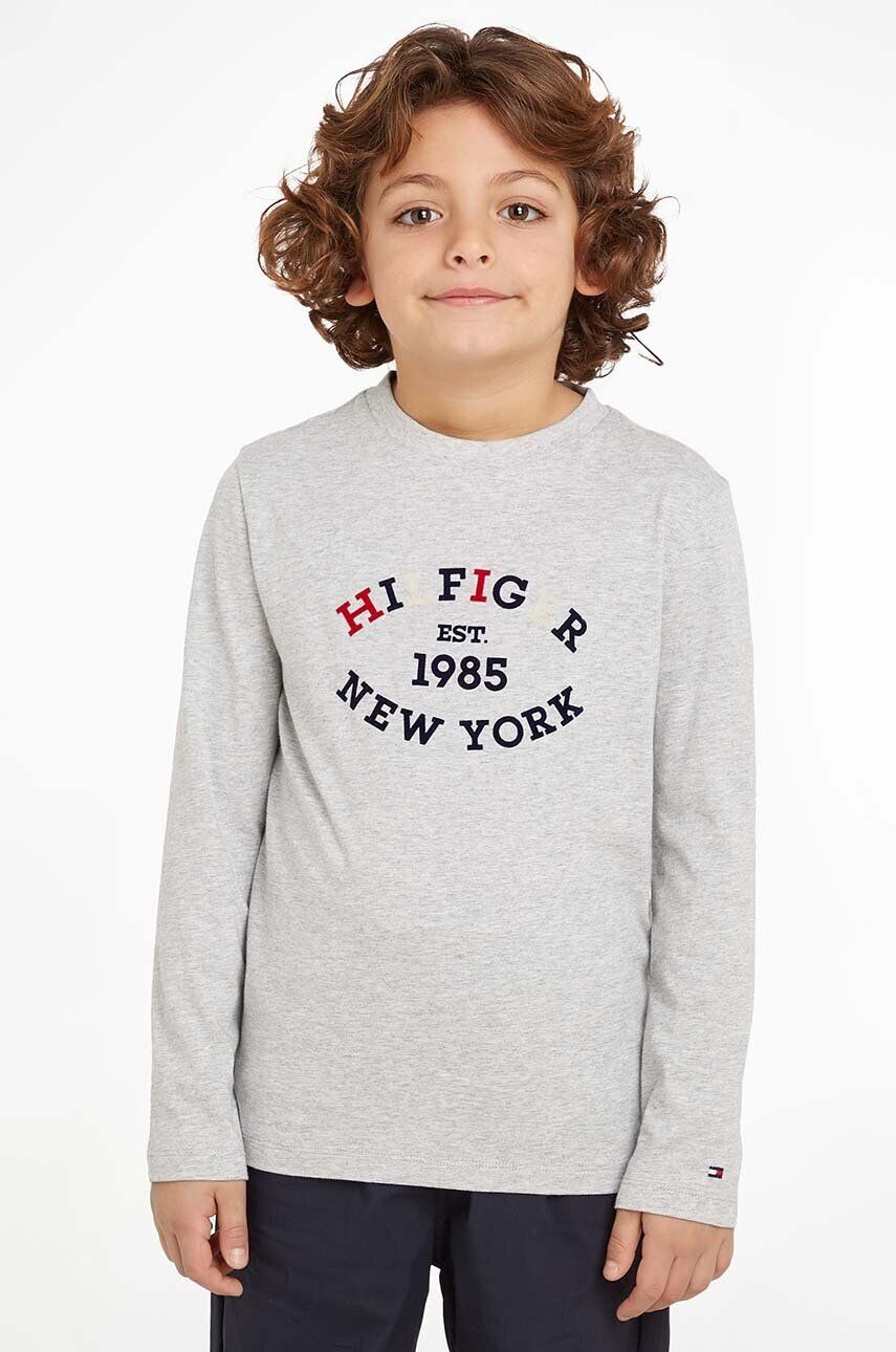 Хлопковая футболка с длинными рукавами Tommy Hilfiger для мальчиков, серый
Хлопковая футболка с длинными рукавами Tommy Hilfiger для мальчиков, серый
