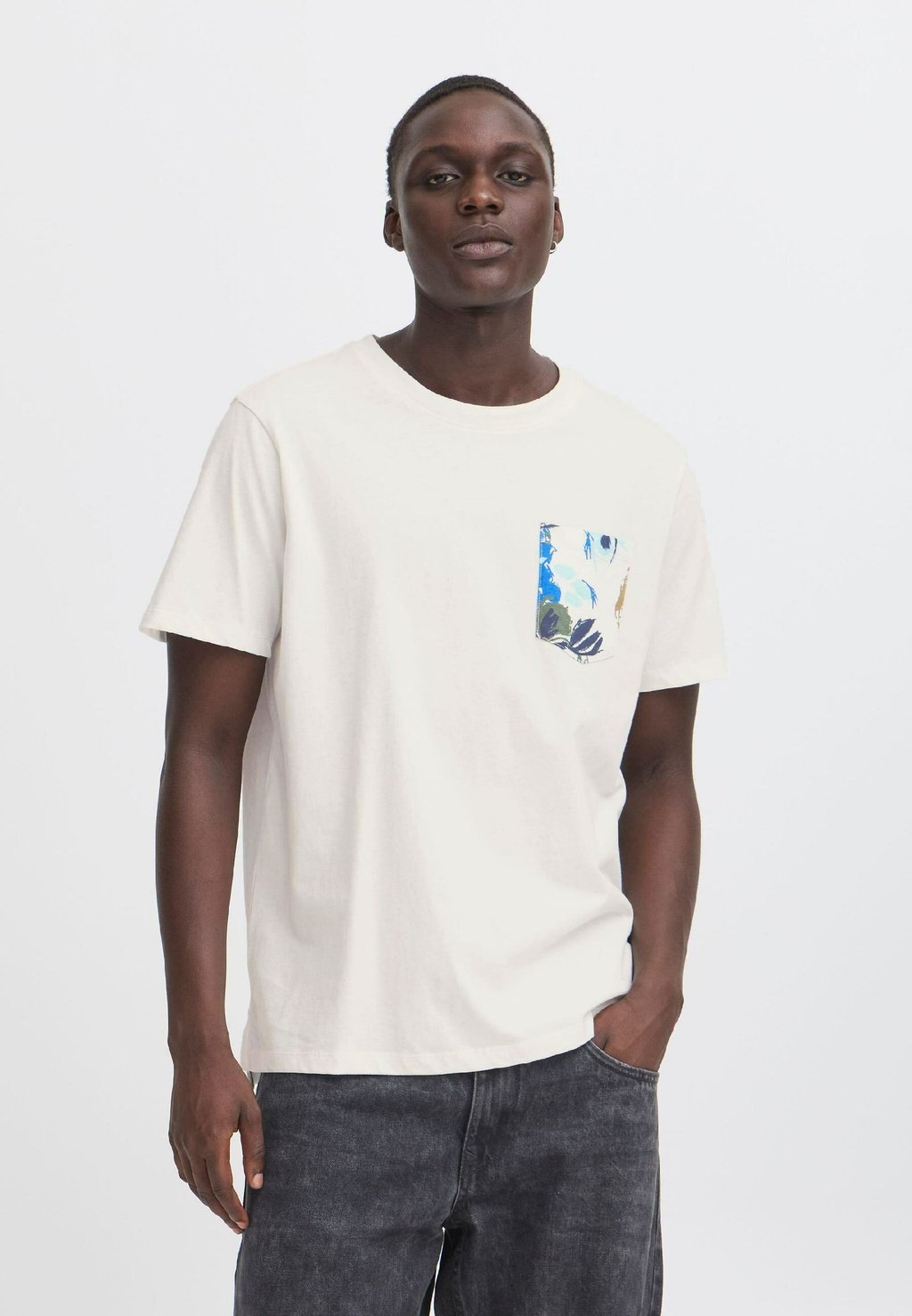 Футболка с принтом BHJEM Blend, белый
Футболка с принтом BHJEM Blend, белый