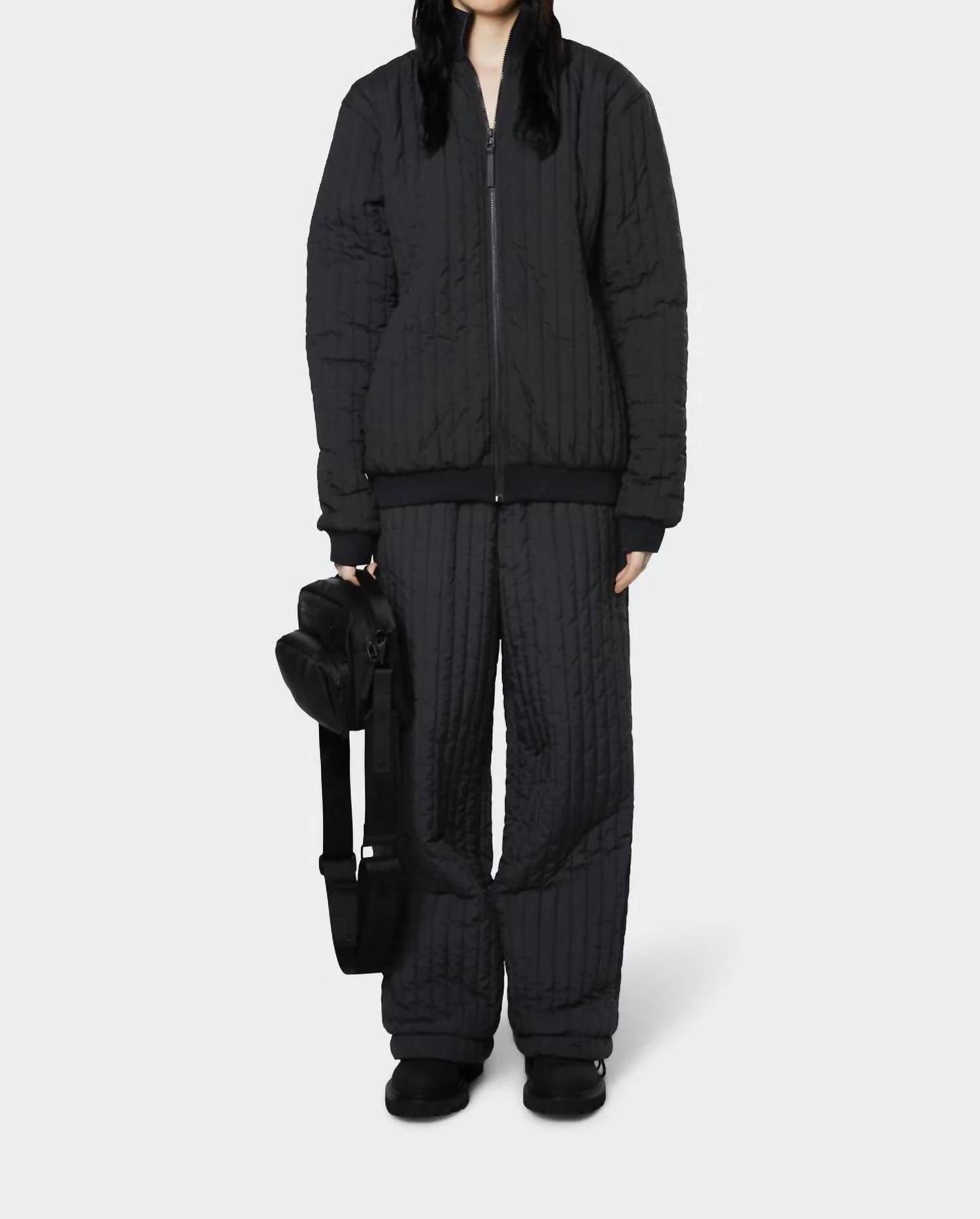 Унисекс куртка с высоким воротником и подкладкой в черном цвете Rains
Унисекс куртка с высоким воротником и подкладкой в черном цвете Rains