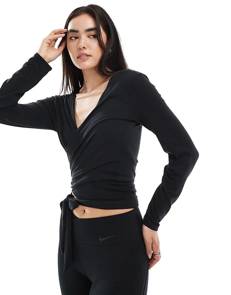 Свободный топ с длинными рукавами Nike One Training D-FIT черного цвета Nike Training
Свободный топ с длинными рукавами Nike One Training D-FIT черного цвета Nike Training