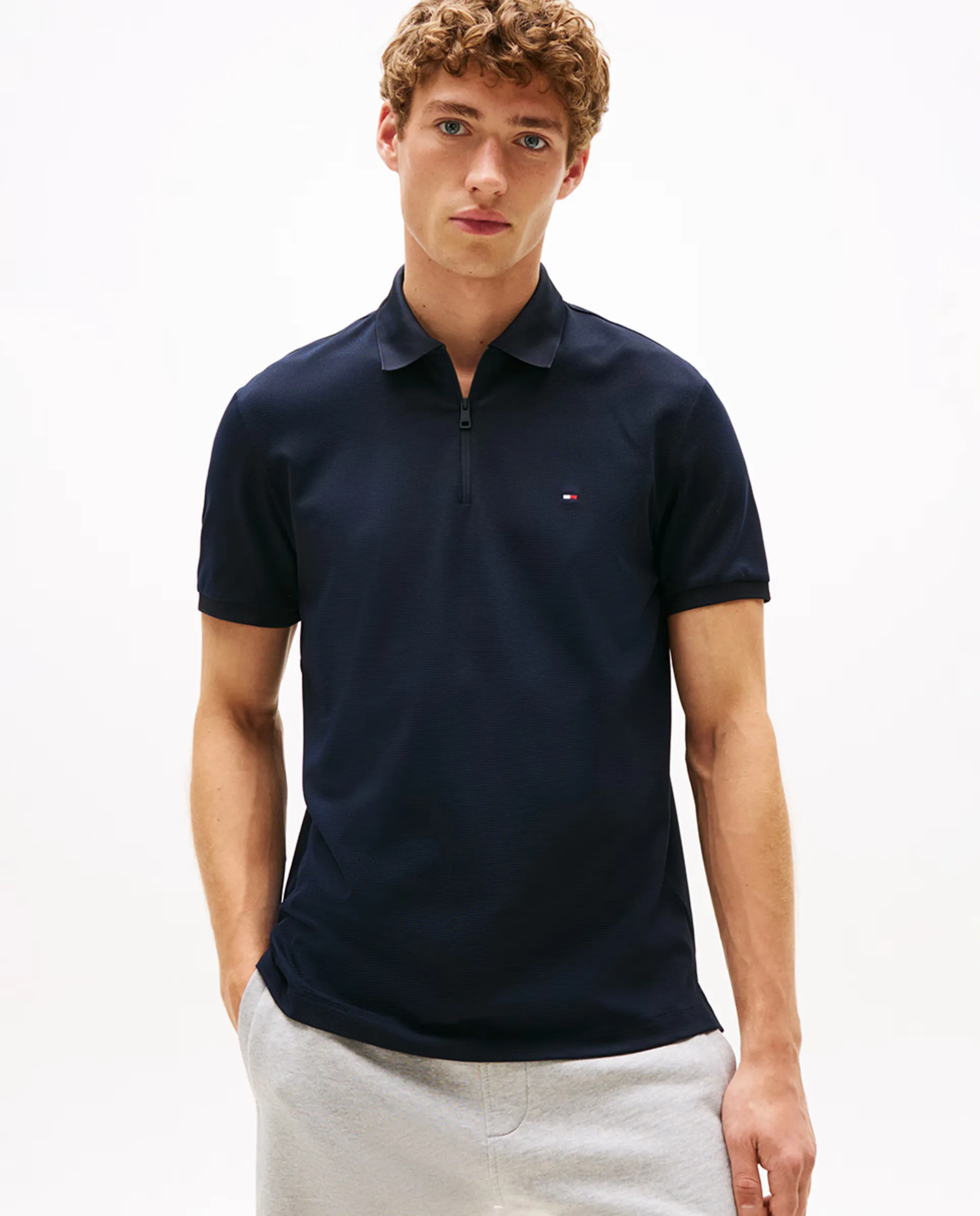 Мужское поло с коротким рукавом однотонное Tommy Hilfiger, темно-синий
Мужское поло с коротким рукавом однотонное Tommy Hilfiger, темно-синий