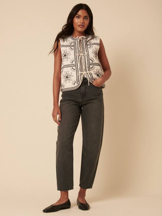 Джинсы с высокой талией и расклешёнными штанинами Nobody's Child, Black
Джинсы с высокой талией и расклешёнными штанинами Nobody's Child, Black