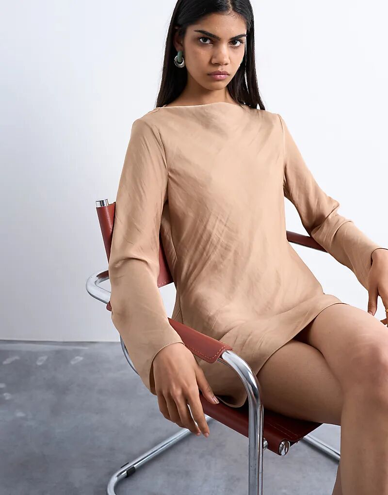 Мини-платье Topshop с длинными рукавами и воротником-хомутиком из атласа карамельного цвета
Мини-платье Topshop с длинными рукавами и воротником-хомутиком из атласа карамельного цвета