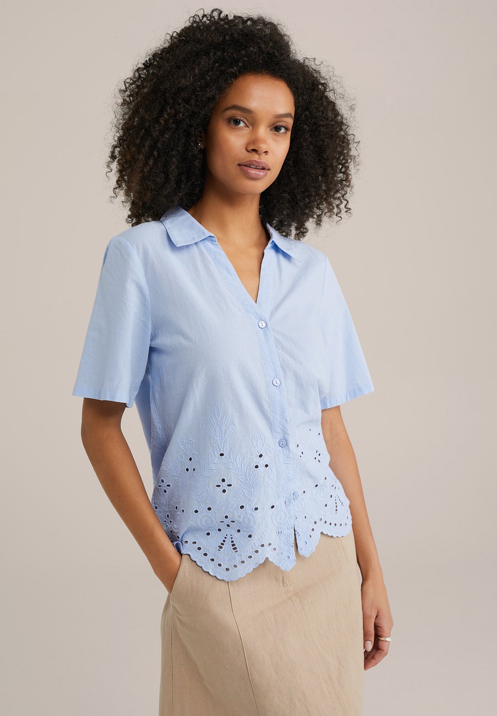 Блузка на пуговицах WE Fashion, светло-голубой
Блузка на пуговицах WE Fashion, светло-голубой