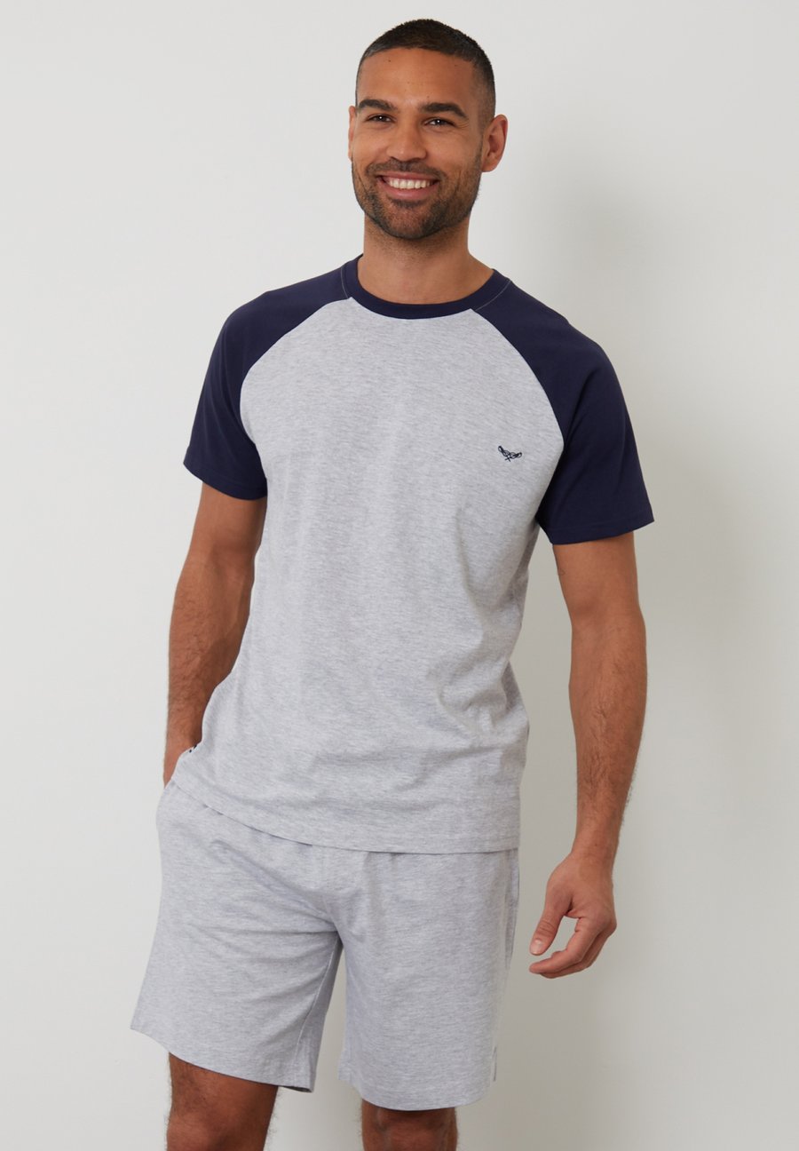 Пижамный комплект Threadbare MARLO 2PK, Multi/Dark Blue
Пижамный комплект Threadbare MARLO 2PK, Multi/Dark Blue