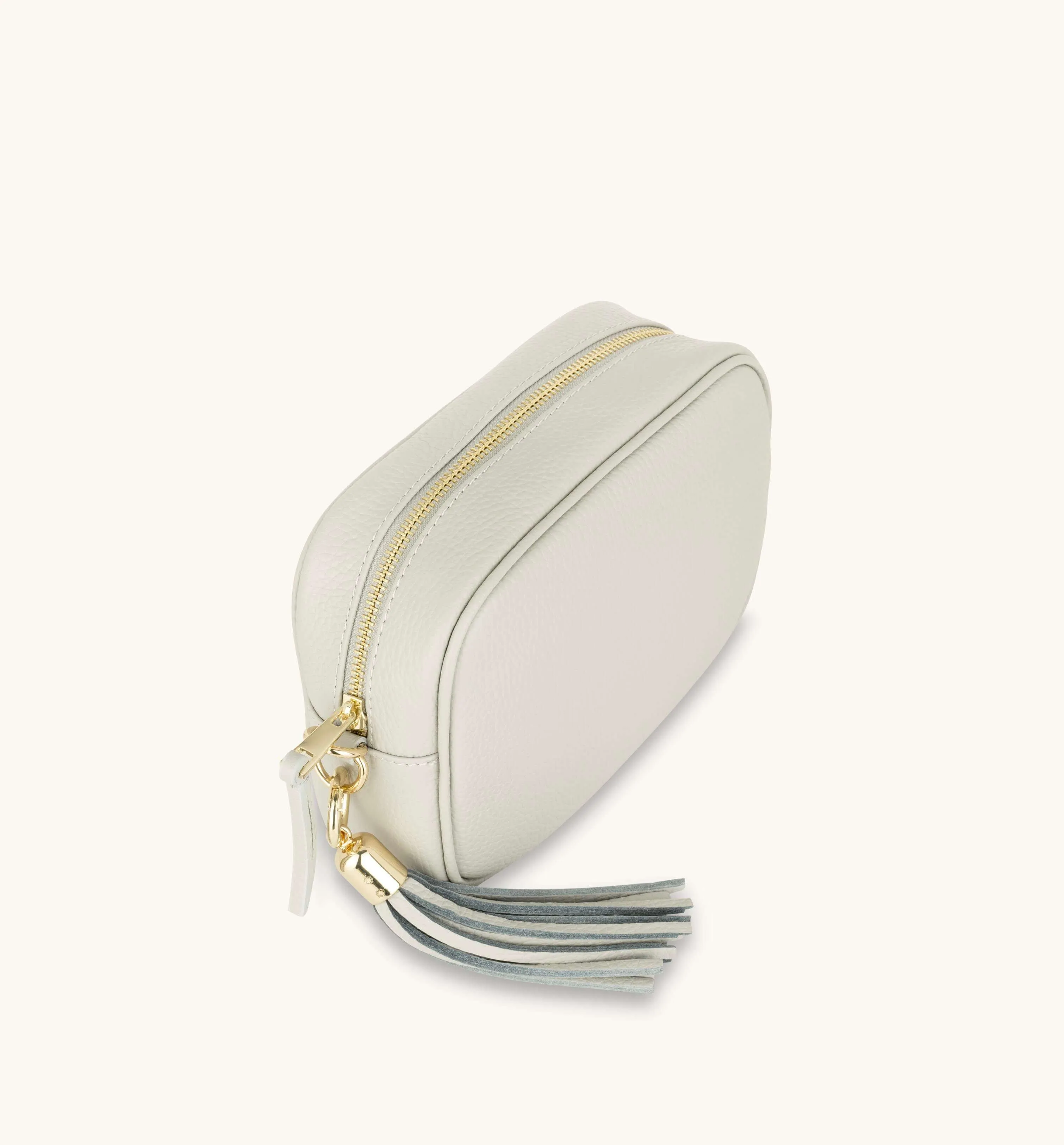 Кожаная сумка через плечо с кисточками Apatchy London, серый
Кожаная сумка через плечо с кисточками Apatchy London, серый