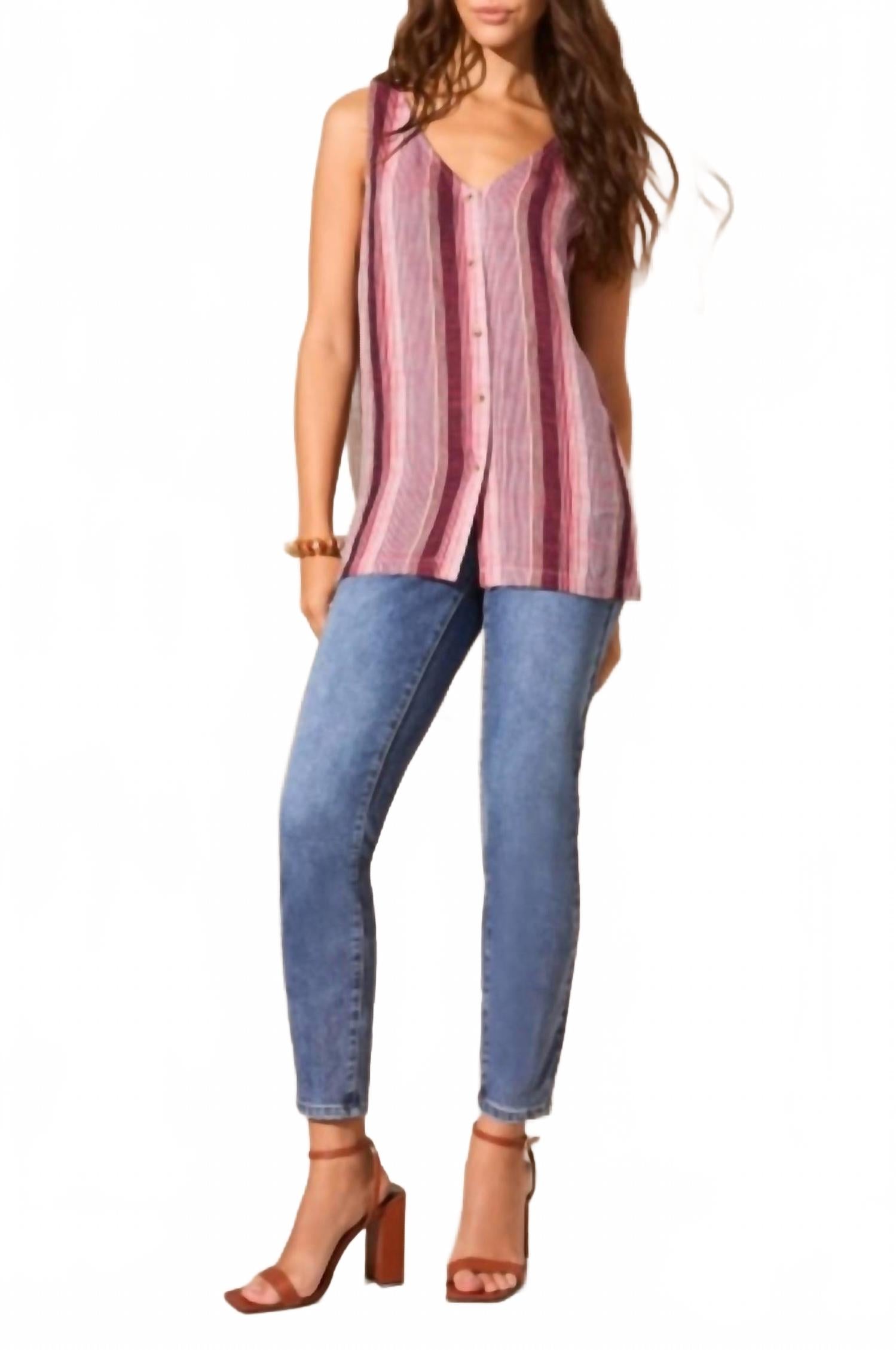 Струящаяся майка на пуговицах с боковыми разрезами бордового цвета Tribal, бордовый
Струящаяся майка на пуговицах с боковыми разрезами бордового цвета Tribal, бордовый