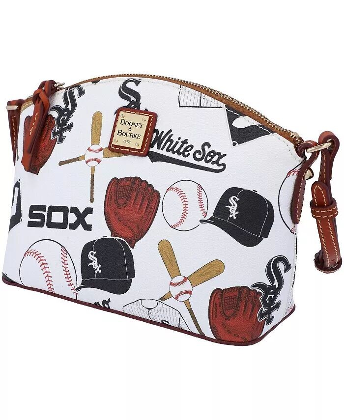 Женская сумка Chicago White Sox Gameday Suki Crossbody с запястьем среднего размера Dooney & Bourke
Женская сумка Chicago White Sox Gameday Suki Crossbody с запястьем среднего размера Dooney & Bourke