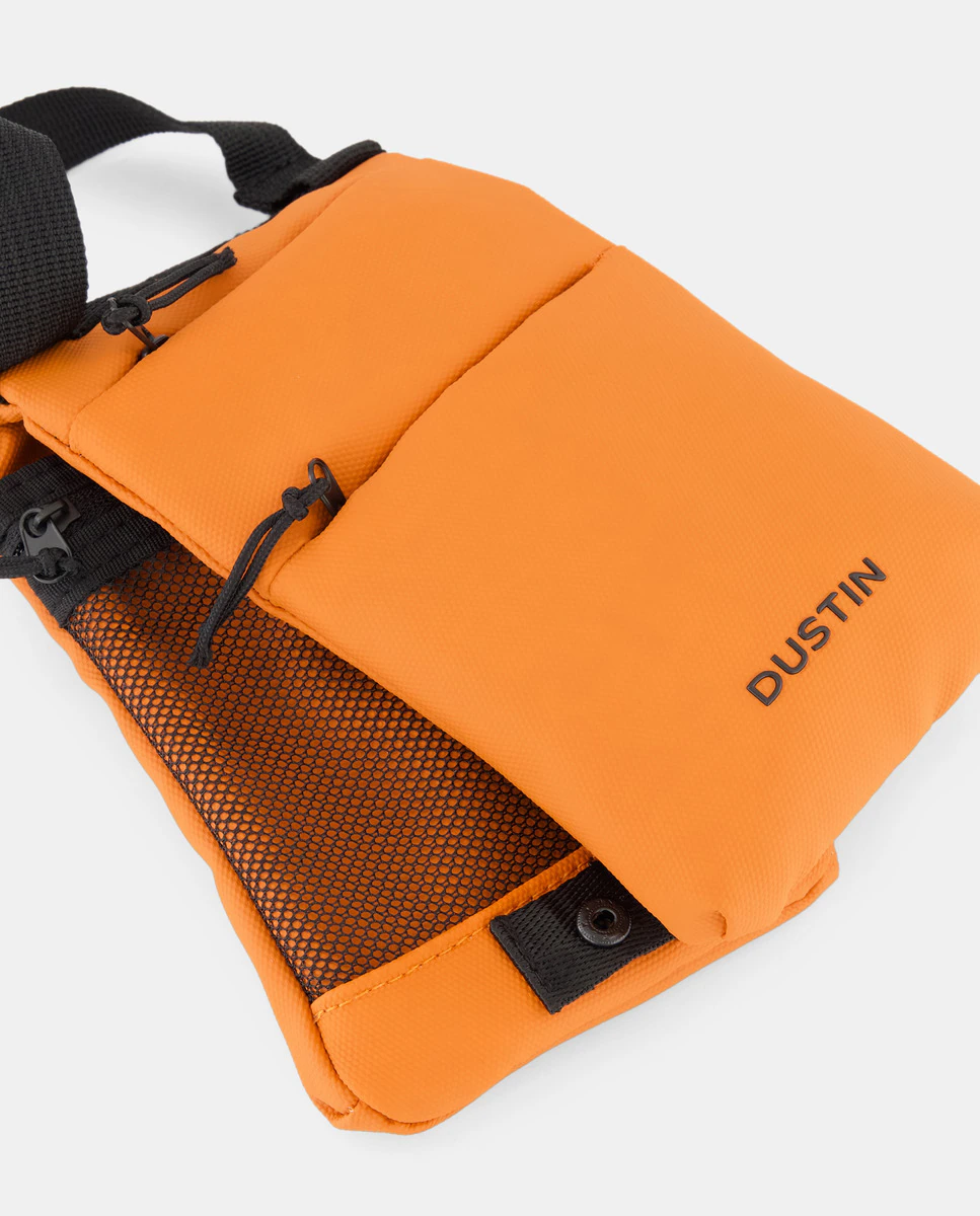 Маленькая кожаная мужская сумка-бандо Dustin, цвет Naranja quemado
Маленькая кожаная мужская сумка-бандо Dustin, цвет Naranja quemado