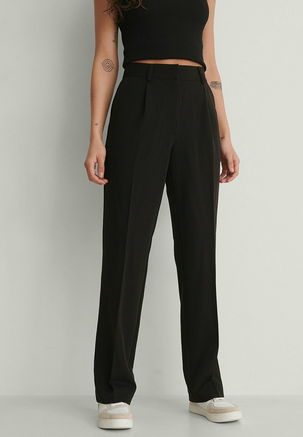 Брюки NA-KD, черный
Брюки NA-KD, черный