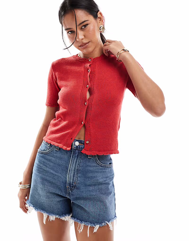 Кардиган ASOS DESIGN с короткими рукавами, отделкой фестонами и золотыми пуговицами красного цвета
Кардиган ASOS DESIGN с короткими рукавами, отделкой фестонами и золотыми пуговицами красного цвета