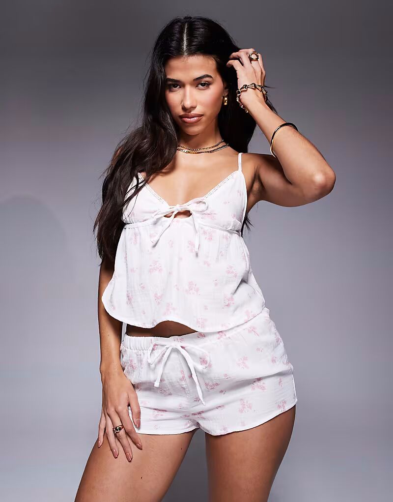 Комплект из майки и шорт из марли с винтажным цветочным принтом Boux Avenue белого цвета
Комплект из майки и шорт из марли с винтажным цветочным принтом Boux Avenue белого цвета