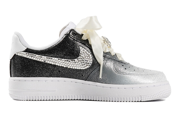 Кроссовки Nike Air Force 1, черный/серый
Кроссовки Nike Air Force 1, черный/серый