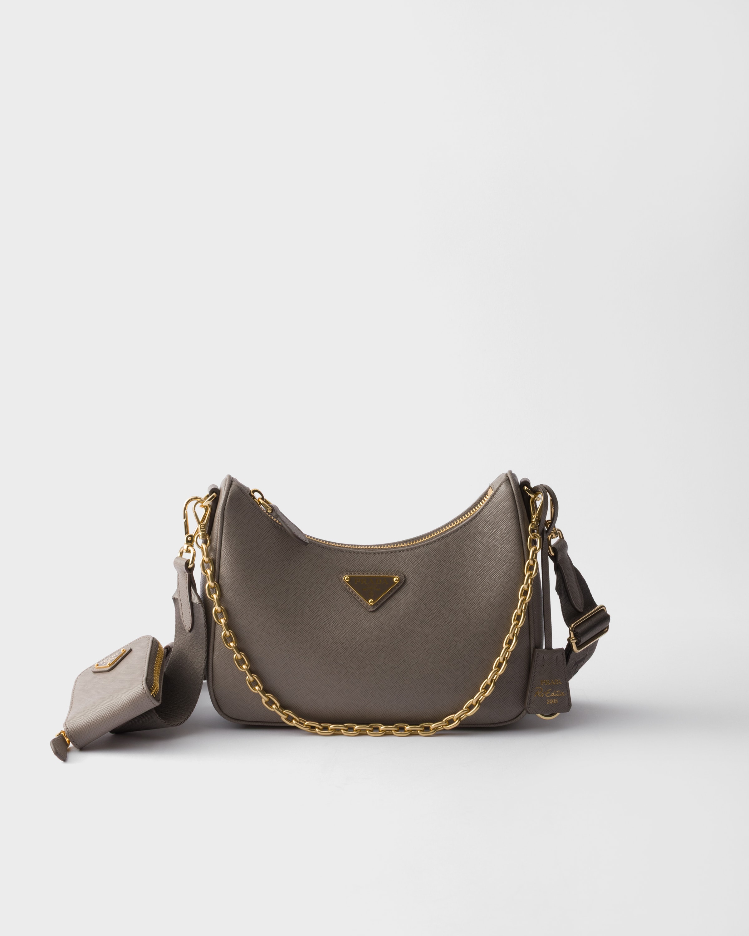 Сумка Prada Re-Edition 2005 из сафьяновой кожи Prada, глиняно-серый
Сумка Prada Re-Edition 2005 из сафьяновой кожи Prada, глиняно-серый