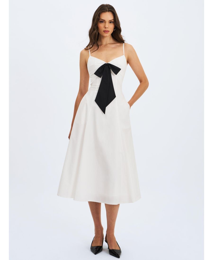 Женское белое расклешенное макси-платье Corinne из поплина со съемным бантом Miss Circle, White
Женское белое расклешенное макси-платье Corinne из поплина со съемным бантом Miss Circle, White