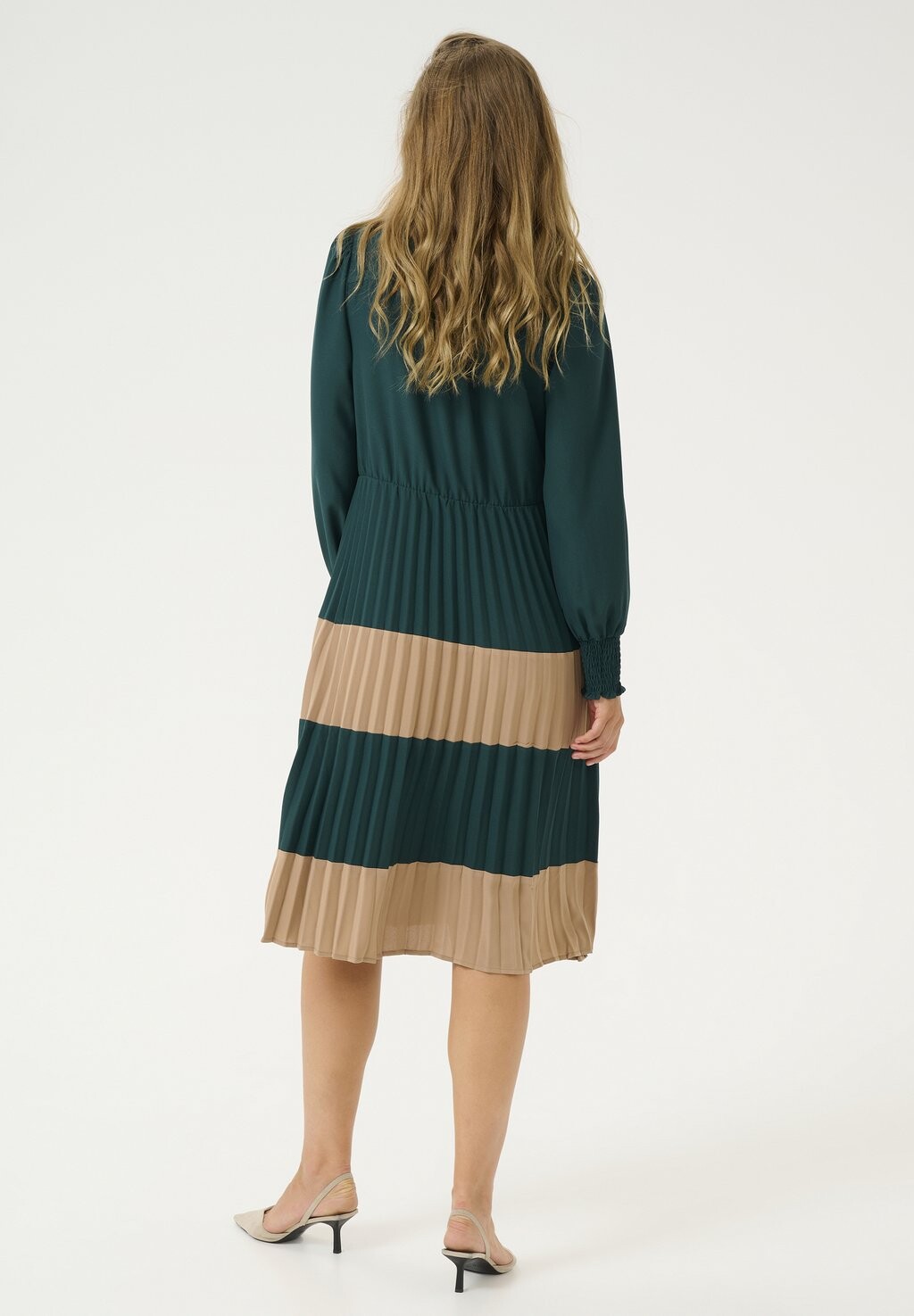 Повседневное платье BETTY Culture, темно-зеленый
Повседневное платье BETTY Culture, темно-зеленый