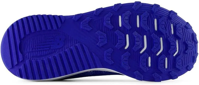 New Balance детские кроссовки FuelCell V7 для игры на искусственном газоне, белый
New Balance детские кроссовки FuelCell V7 для игры на искусственном газоне, белый