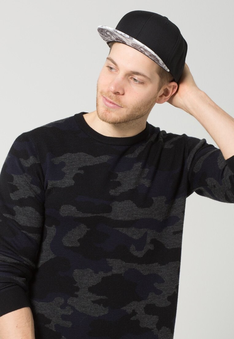 Бейсболка Flexfit, цвет black/white
Бейсболка Flexfit, цвет black/white