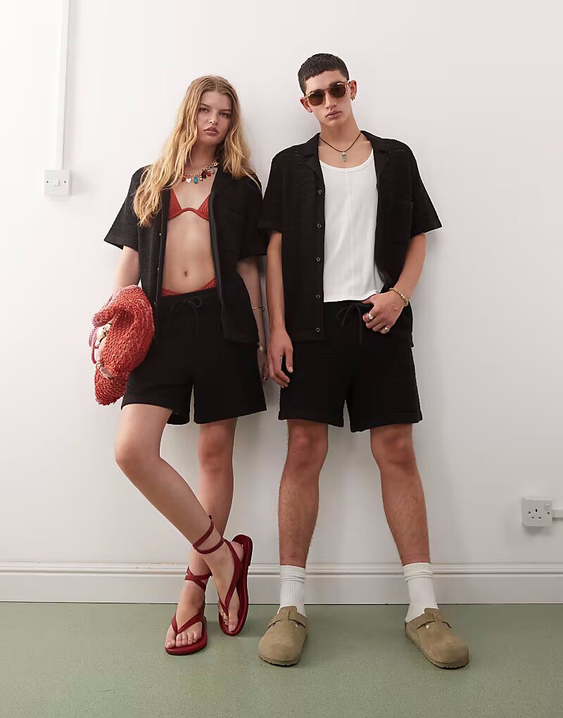 Короткие вязаные крючком шорты унисекс черного цвета Reclaimed Vintage
Короткие вязаные крючком шорты унисекс черного цвета Reclaimed Vintage