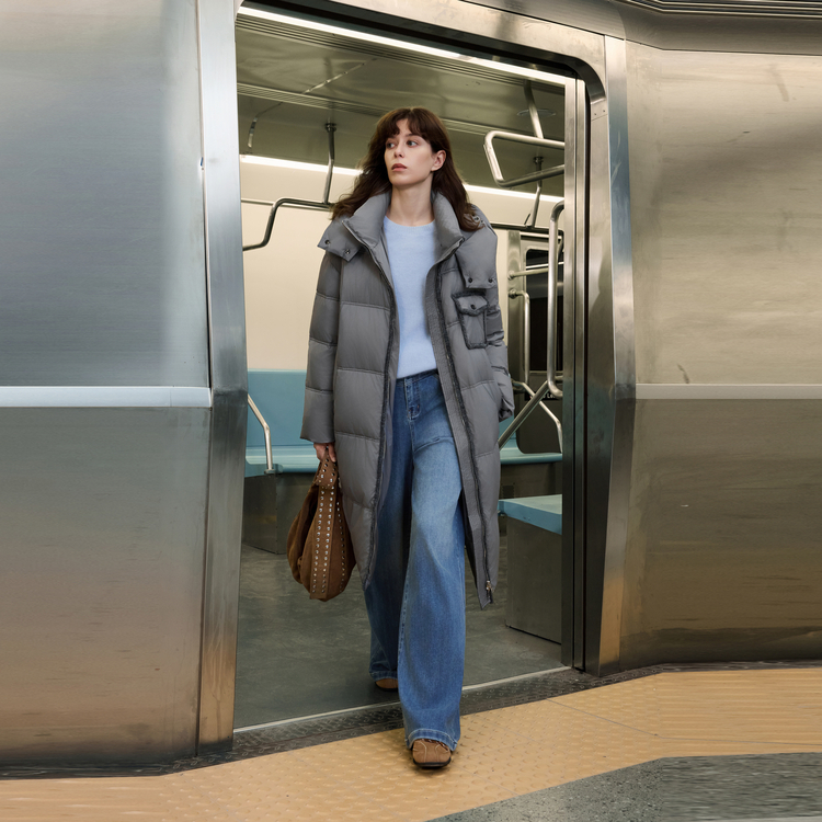 ELLE Пуховик Women's Medium Gray с капюшоном утепленный
ELLE Пуховик Women's Medium Gray с капюшоном утепленный