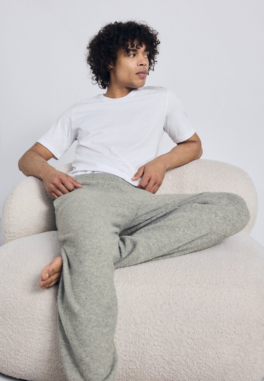 Пижамные брюки Calvin Klein Underwear SWEATER JOGGER , Grey Heather/Grey
Пижамные брюки Calvin Klein Underwear SWEATER JOGGER , Grey Heather/Grey