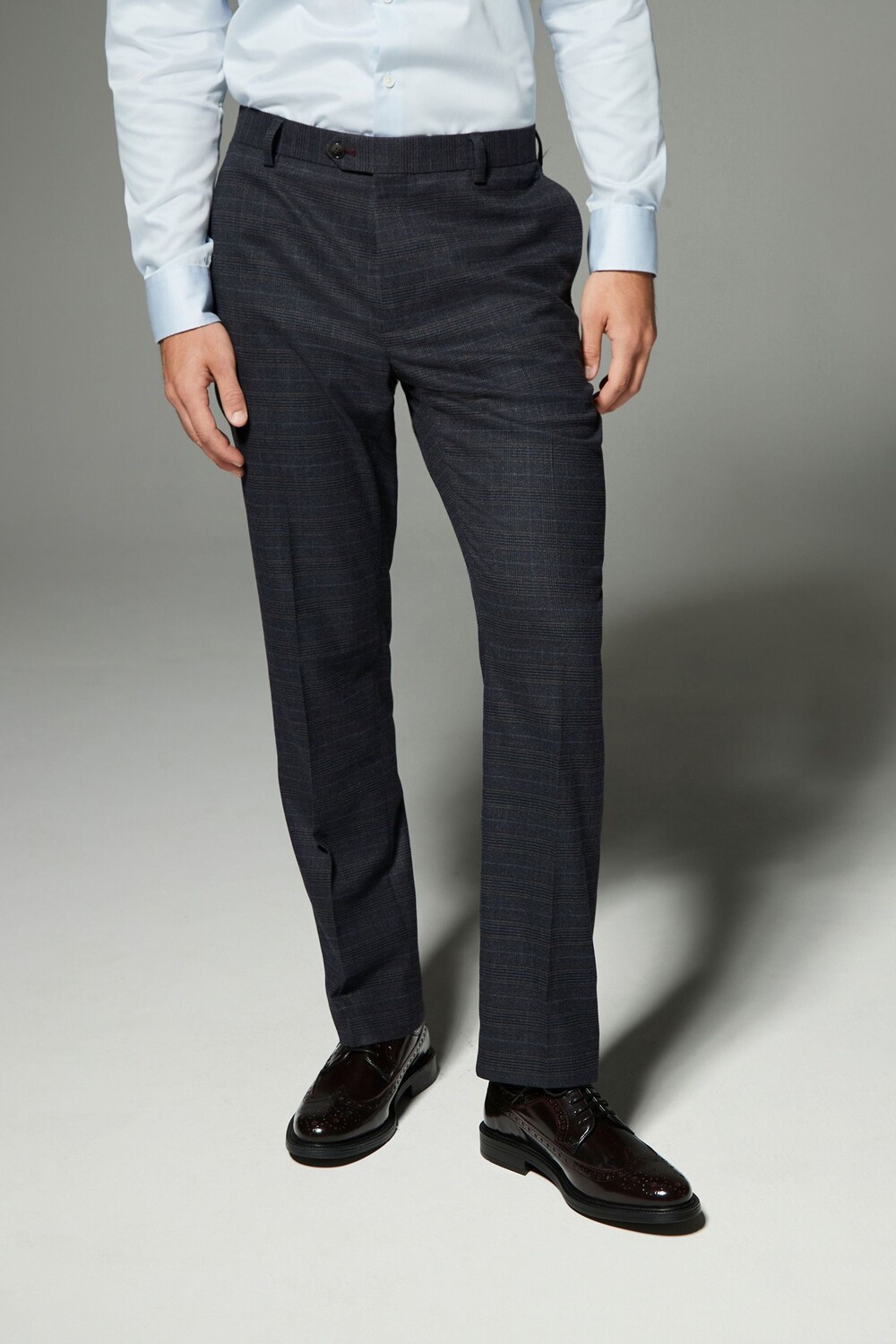 Узкие брюки из костюмной ткани с отделкой в клетку Next, синий
Узкие брюки из костюмной ткани с отделкой в клетку Next, синий