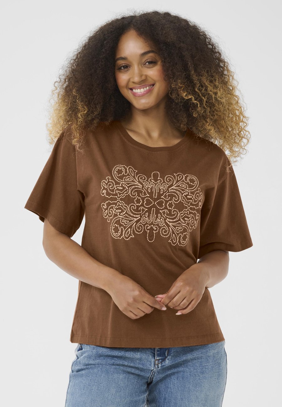 Футболка Cream LEONA EMB , Sorrel Horse/Brown, Коричневый, Футболка Cream LEONA EMB , Sorrel Horse/Brown
Футболка Cream LEONA EMB , Sorrel Horse/Brown, Коричневый, Футболка Cream LEONA EMB , Sorrel Horse/Brown