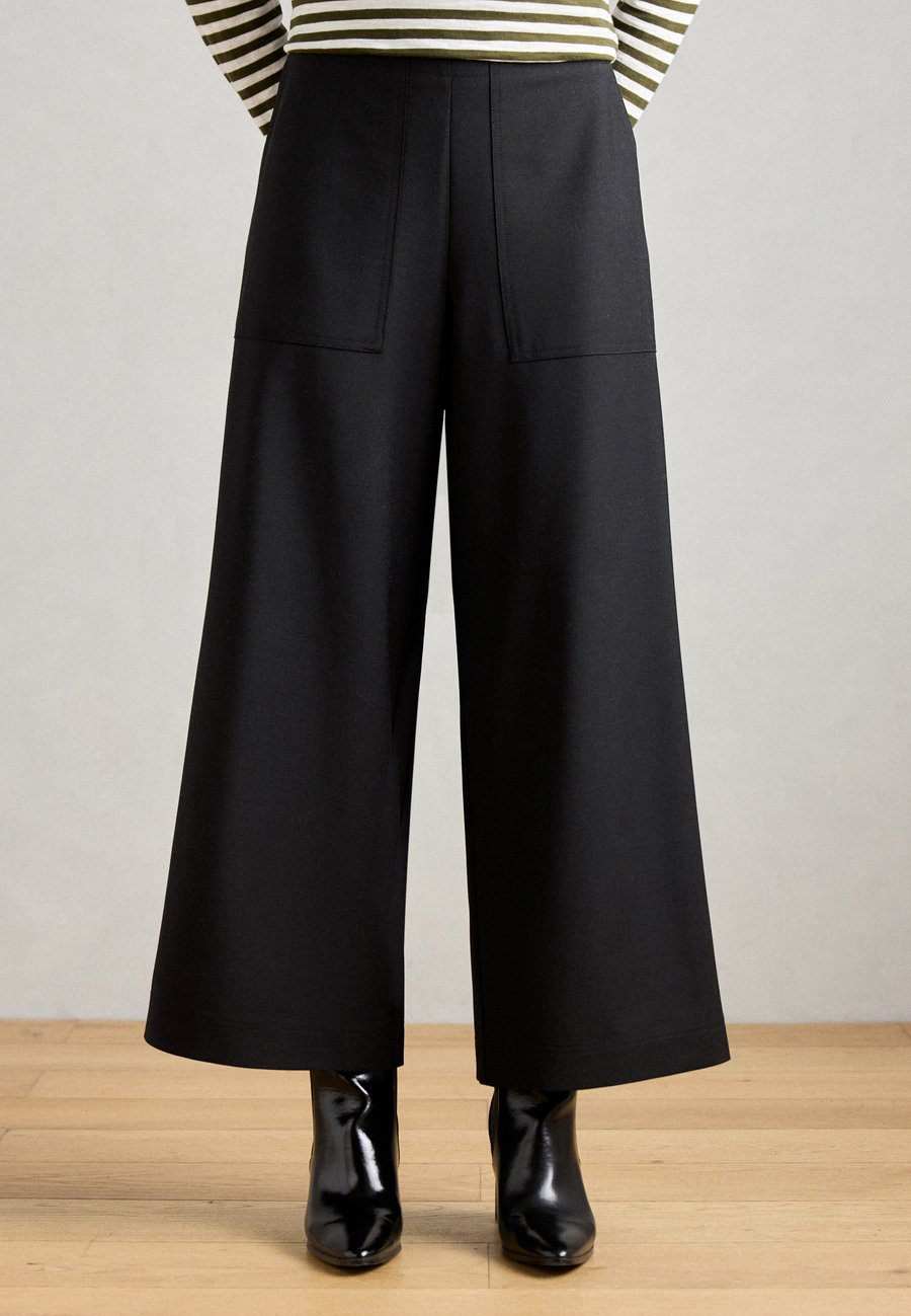 Брюки Marc O'Polo PANTS CULOTTE MEDIUM WAIST, ELASTIC AT BACK WAISTBAND POCKET DETAILS, Black
Брюки Marc O'Polo PANTS CULOTTE MEDIUM WAIST, ELASTIC AT BACK WAISTBAND POCKET DETAILS, Black