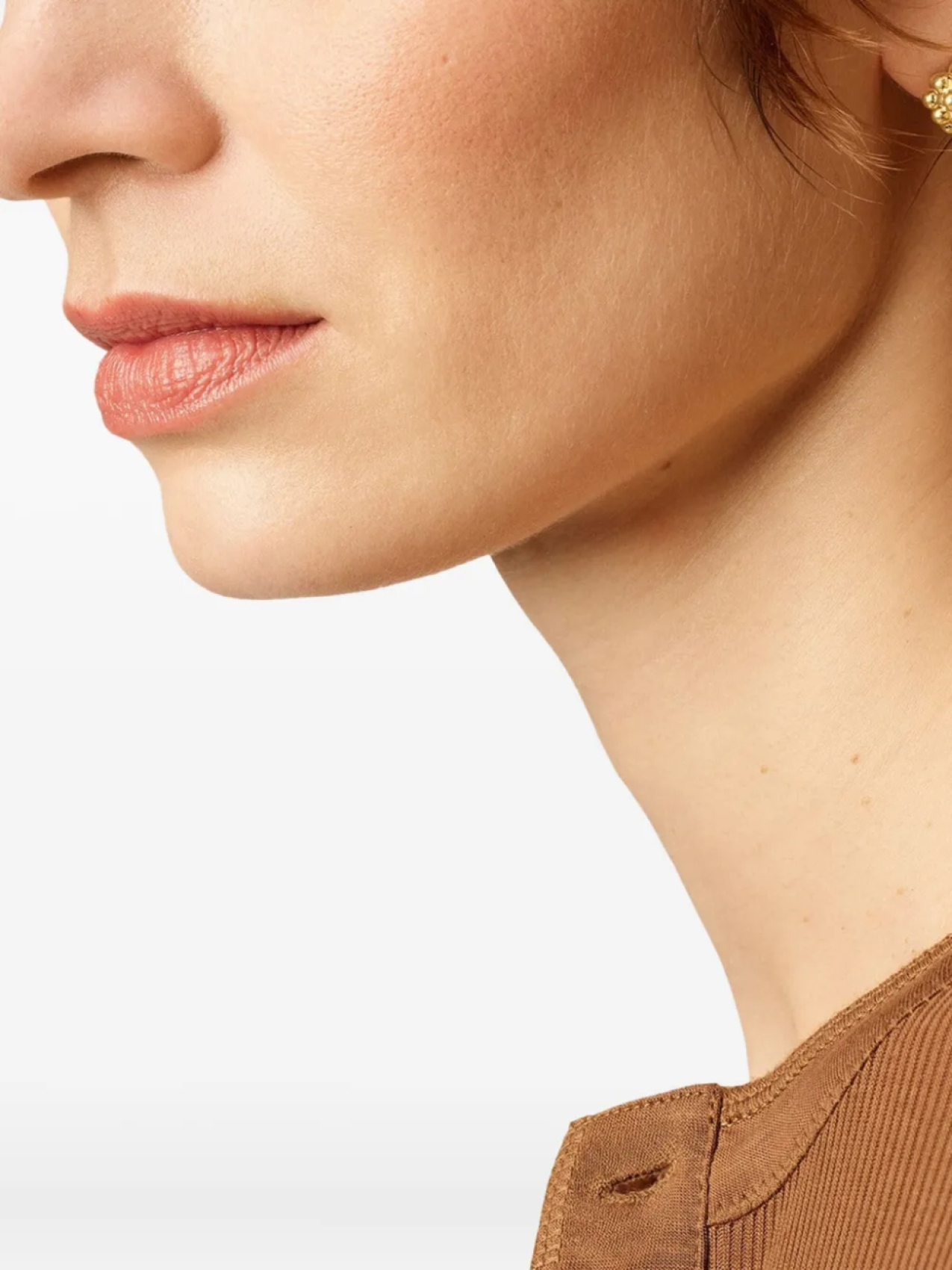 Серьги-гвоздики AMI Paris с текстурированными сферами, золотой
Серьги-гвоздики AMI Paris с текстурированными сферами, золотой