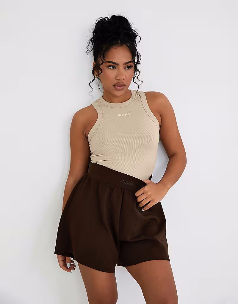 Топ Sunde в рубчик из модала цвета латте Sundé
Топ Sunde в рубчик из модала цвета латте Sundé