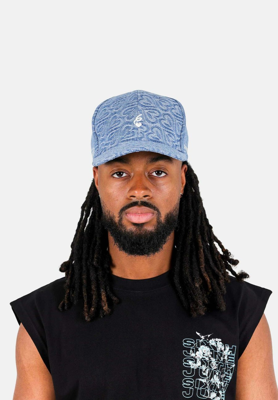Бейсболка Sixth June HEART, Blue
Бейсболка Sixth June HEART, Blue