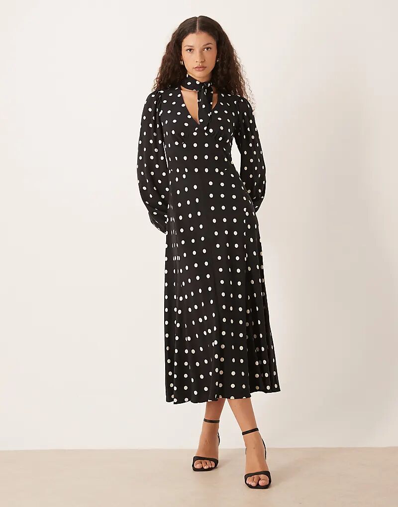 Платье мидакси «Сэди» с завязкой на шее в черно-белую полоску от Nobody's Child
Платье мидакси «Сэди» с завязкой на шее в черно-белую полоску от Nobody's Child