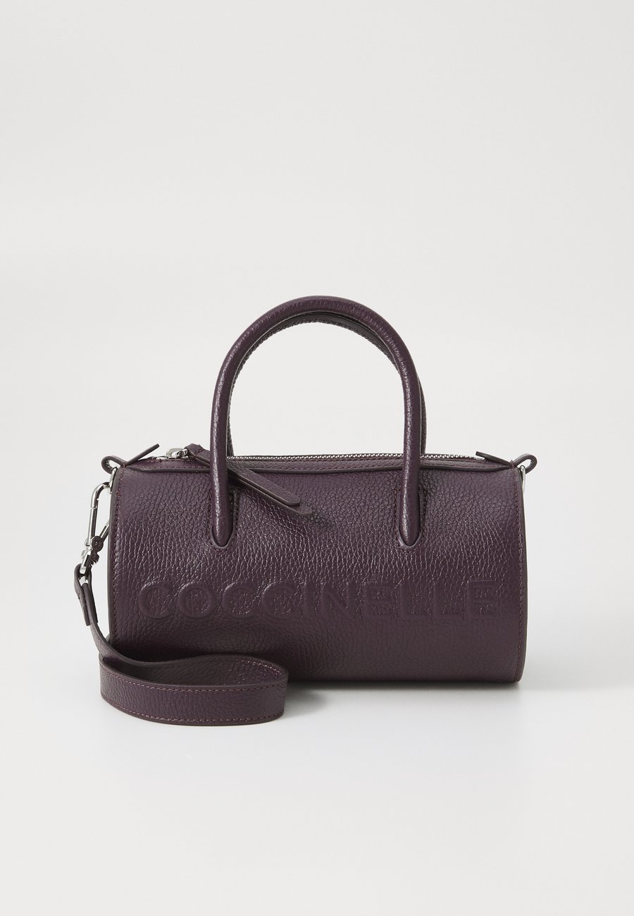 Сумка Coccinelle MYRTHA MAXI LOG, Prune/Lilac
Сумка Coccinelle MYRTHA MAXI LOG, Prune/Lilac