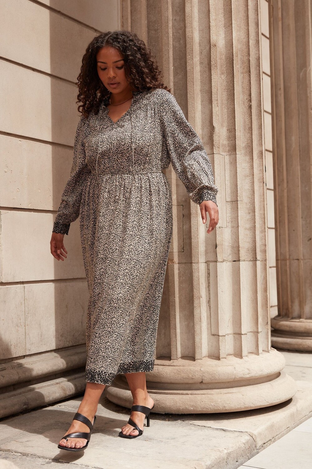 Платье халат мидакси с леопардовым принтом и отделкой бродери Live Unlimited, черный
Платье халат мидакси с леопардовым принтом и отделкой бродери Live Unlimited, черный