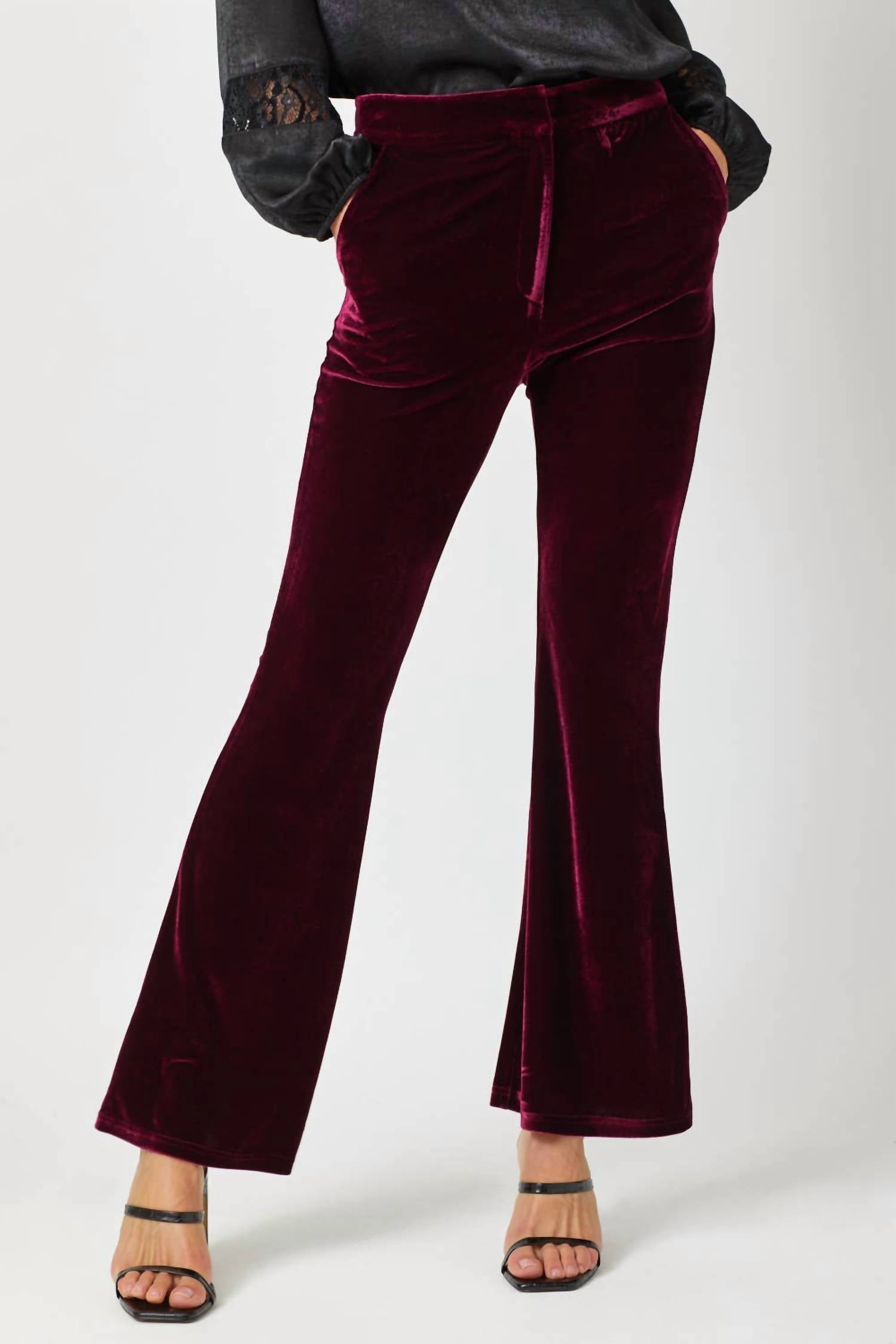 Брюки клеш из бархата цвета мерло mystree, цвет merlot
Брюки клеш из бархата цвета мерло mystree, цвет merlot