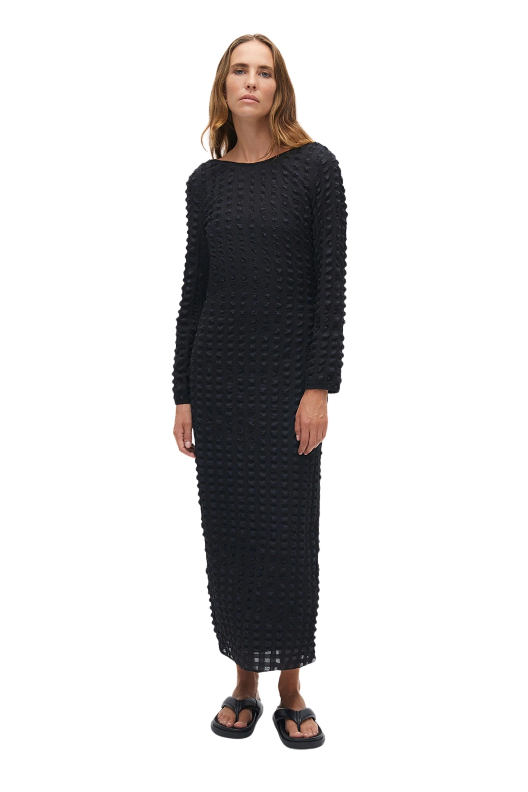 Платье с открытой спиной Nocturne, черный
Платье с открытой спиной Nocturne, черный