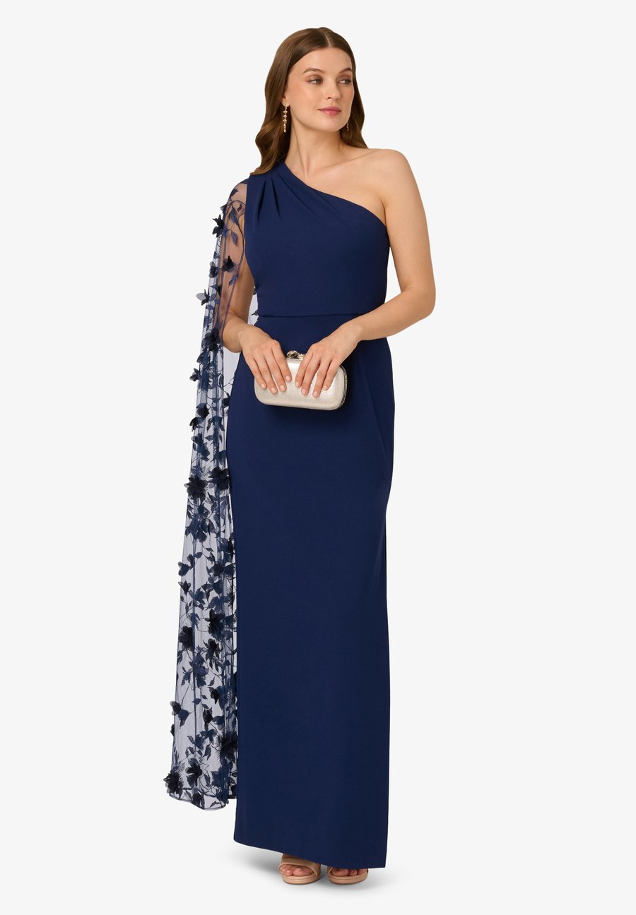 Платье Adrianna Papell ONE SHOULDER, Navy Sateen/Dark Blue
Платье Adrianna Papell ONE SHOULDER, Navy Sateen/Dark Blue